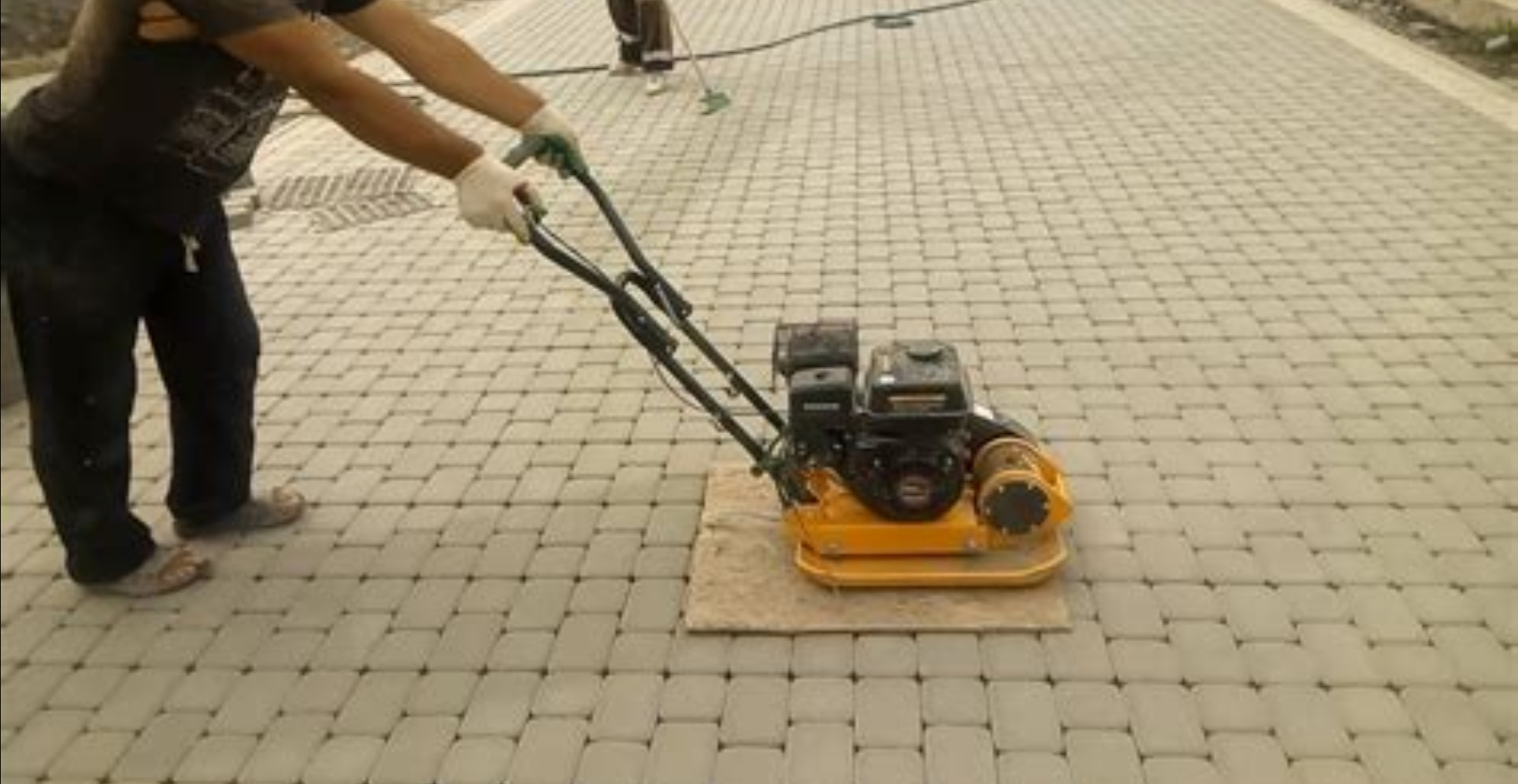для укладки тротуарной плитки